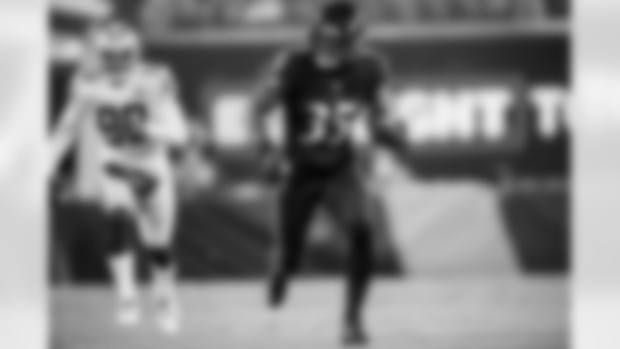 RB Gus Edwards