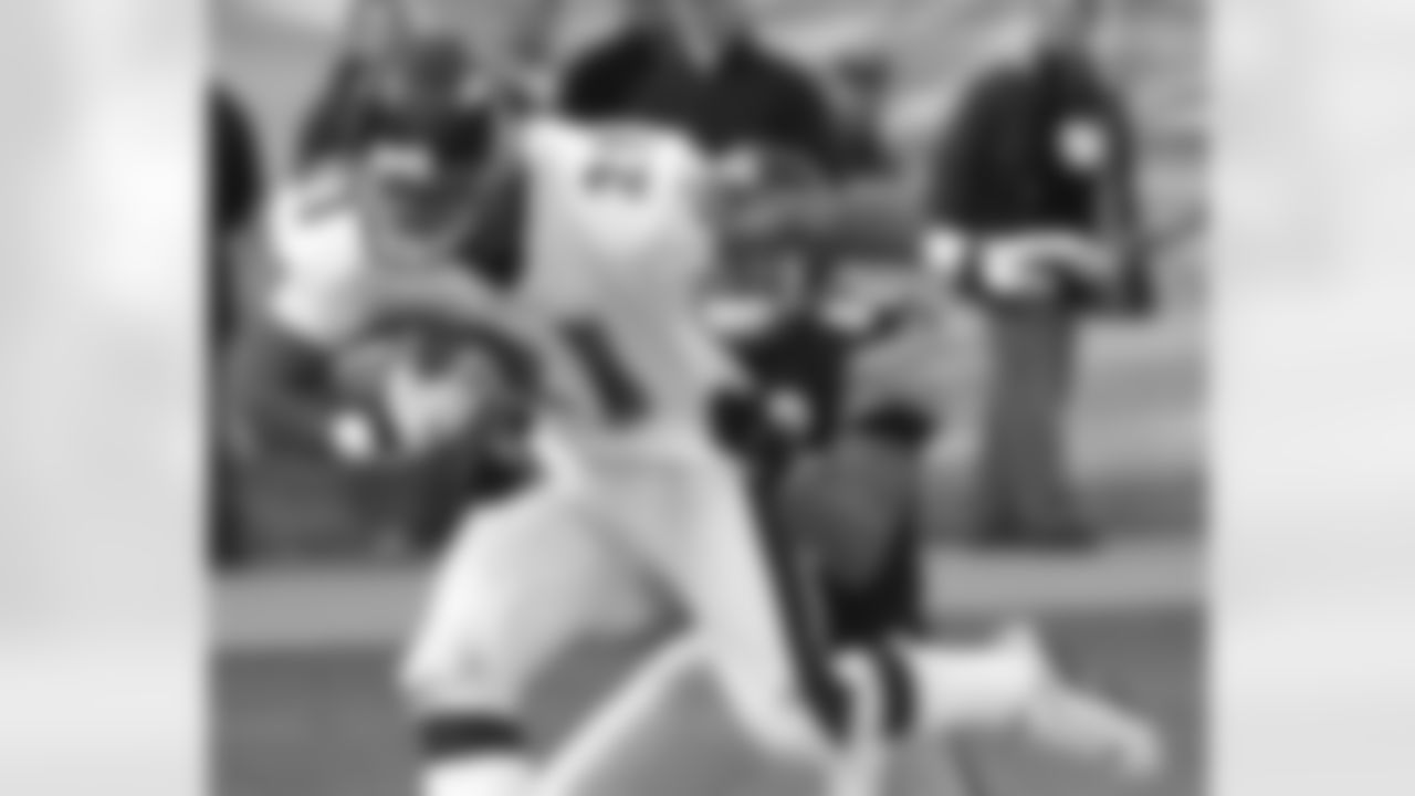8. 1999 – Chris McAlister
What this class lacked in depth with just four picks, it made up for with quality. Newsome made just four picks and hit on three. He nailed three-time Pro Bowl cornerback Chris McAlister with pick No. 10 in the first round. Fourth-round wide receiver Brandon Stokley (15 seasons, 5,339 yards, two Super Bowls) may be the most accomplished wideout the team ever drafted. Fourth-rounder Edwin Mulitalo played for a decade and is one of the best guards in team history. All three were key Super Bowl XXXV pieces.
