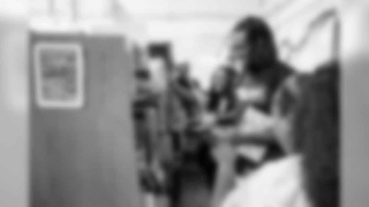 092319HuddleFor100WarehousePreview_0035