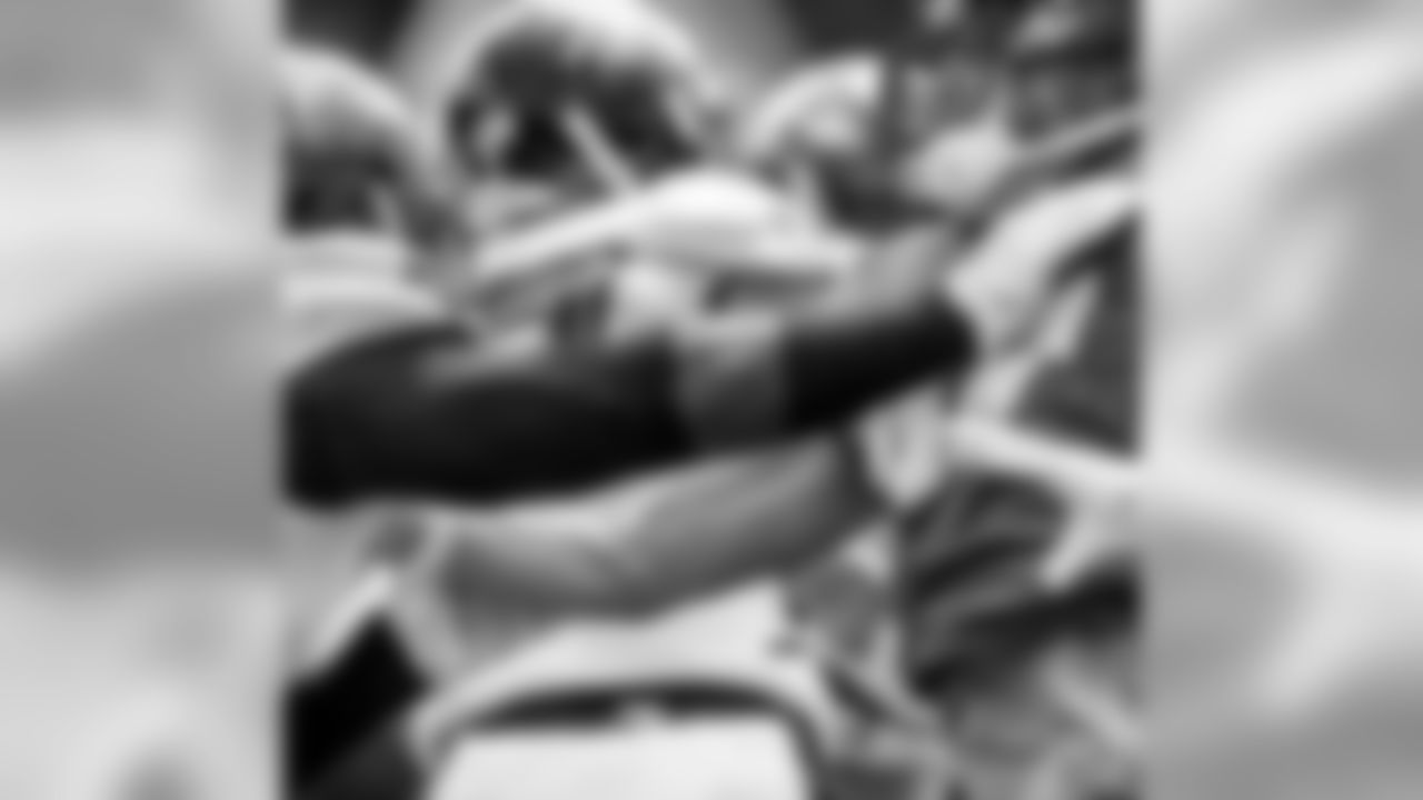 c.upshaw_91[Courtney Upshaw]: Work!