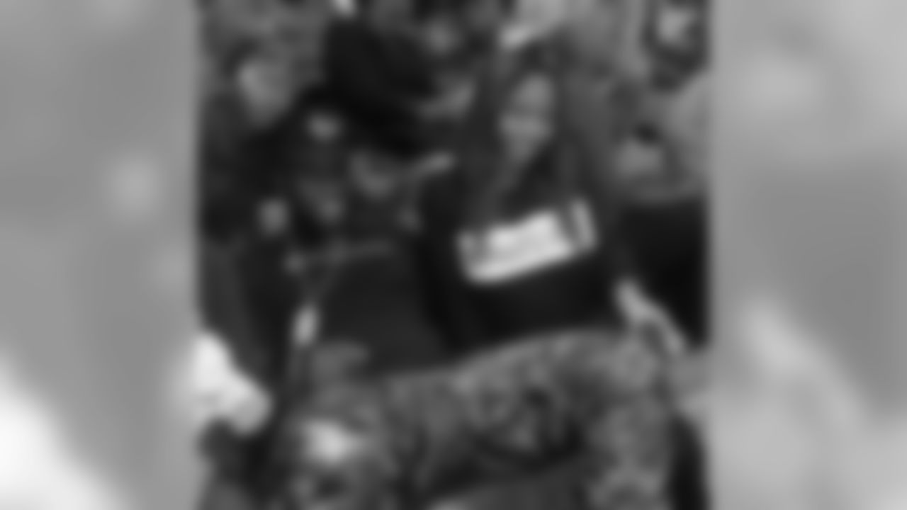 walknhitstick26 [Matt Elam]: with my nieces tho..!