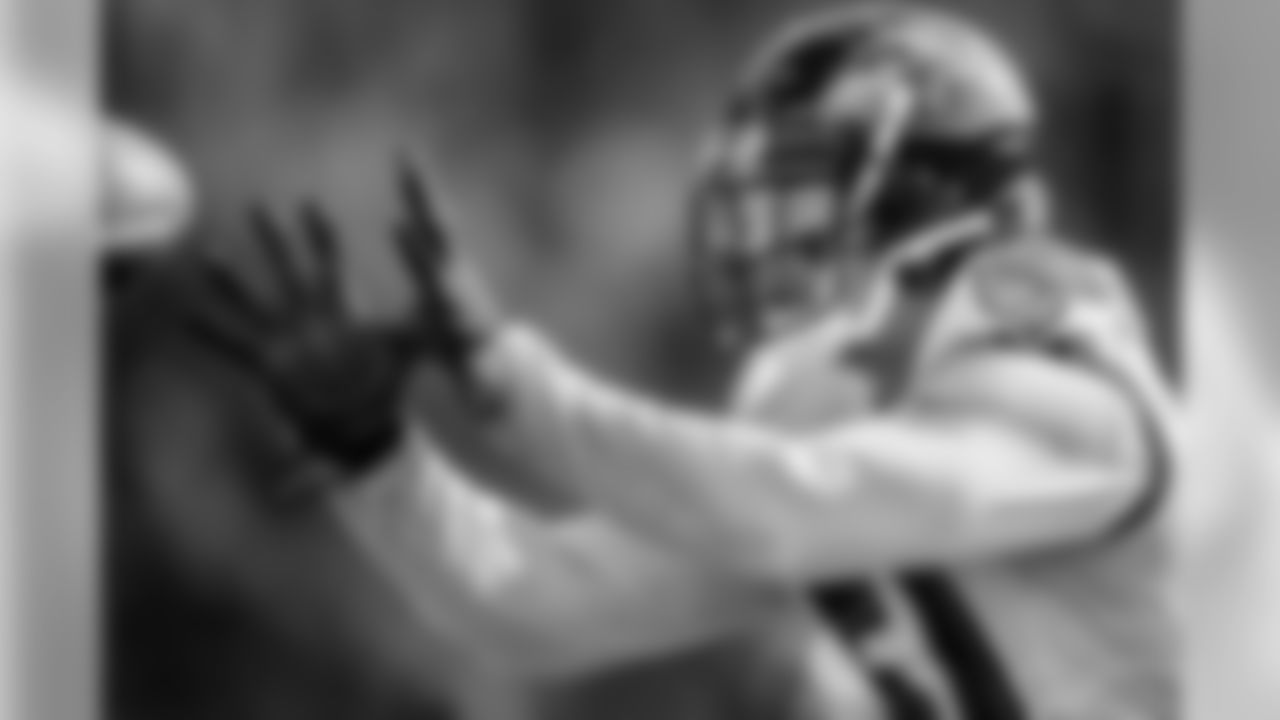 51isdown [Kamalei Correa]