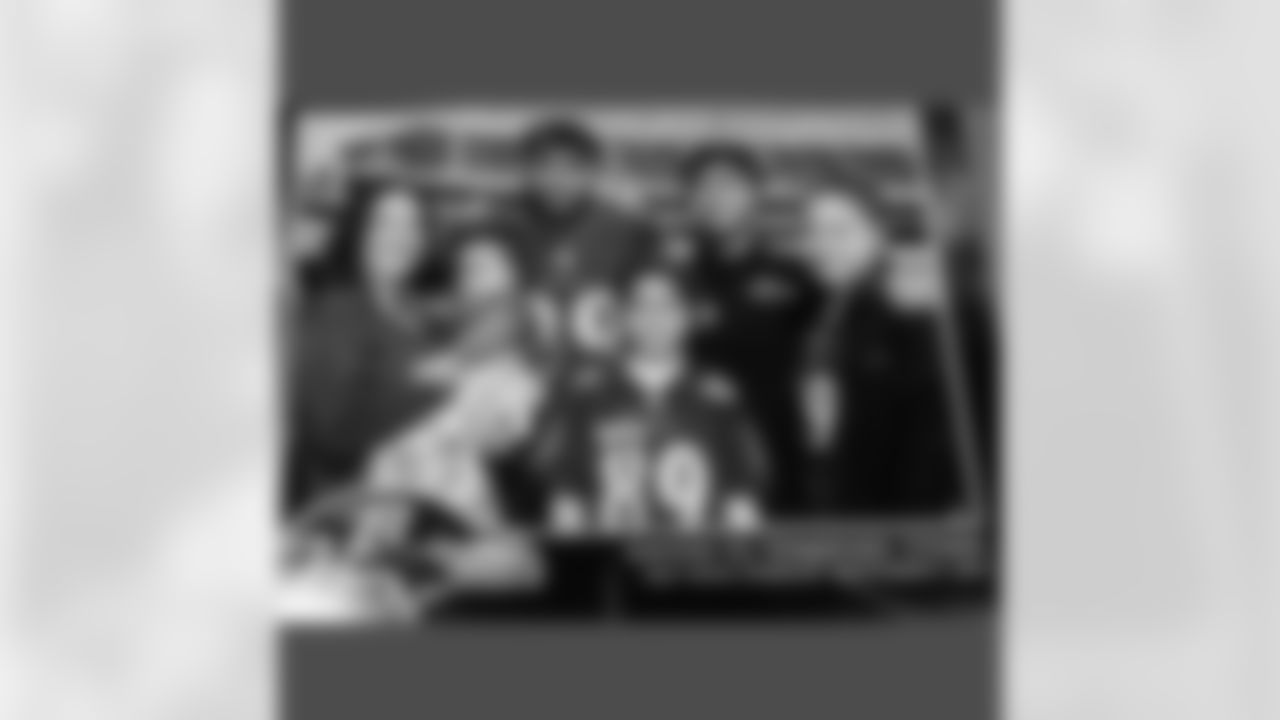 aceandsmitty[Steve Smith Sr.]:Family picture before the game. Football is a drop in the bucket but my family means more to me then any game.... priceless Ace, PD, BJ, Bam, Deuce! #purplebirdgang #ravennation #agent89 #stevesmithsr # familytime #blessed