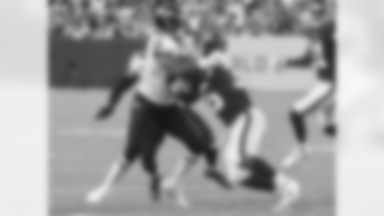 DB/LB Anthony Levine Sr.
