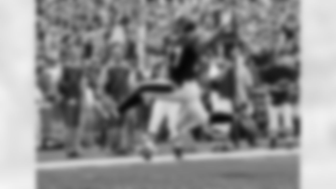 Images from the Ravens' 34-3 win over the Cleveland Browns on Sept. 27, 2009.