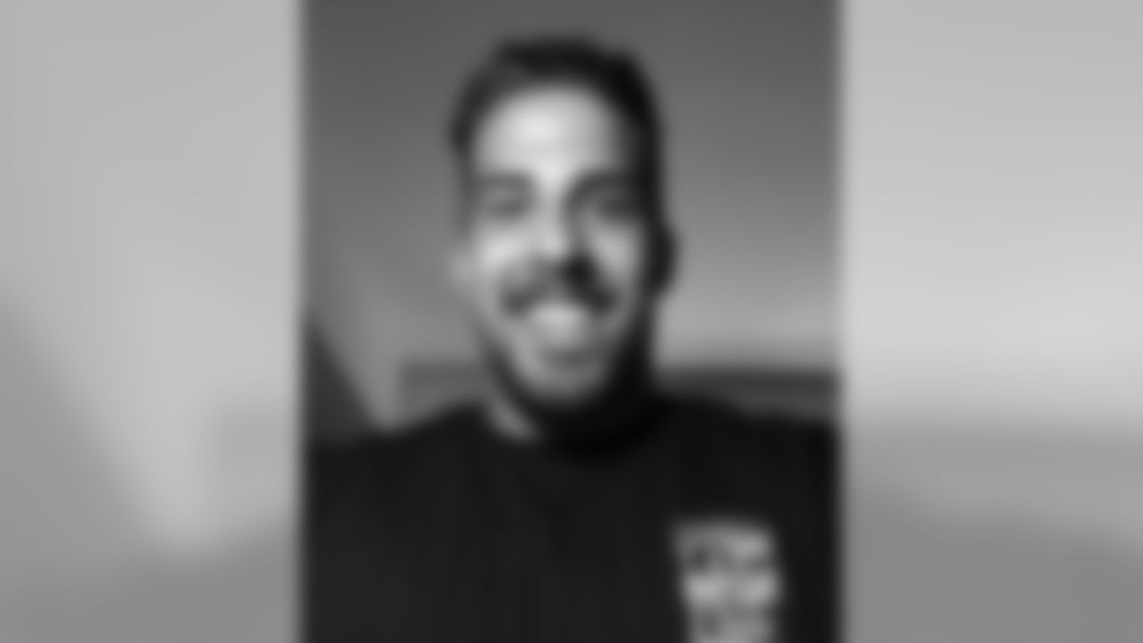 crockettgillmore[Crockett Gillmore]: Selfie Sunday with @aaronwatsonmusic on the @bose speaker! #countryside #theunderdog #julyincheyenne #Amarillo