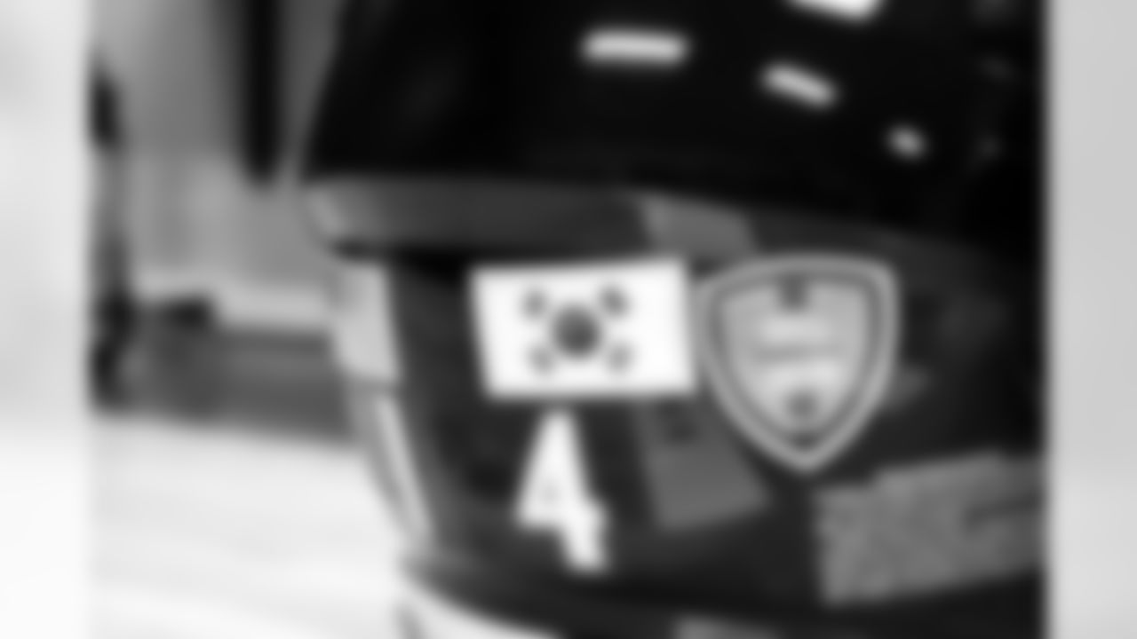 092922-int sticker-4