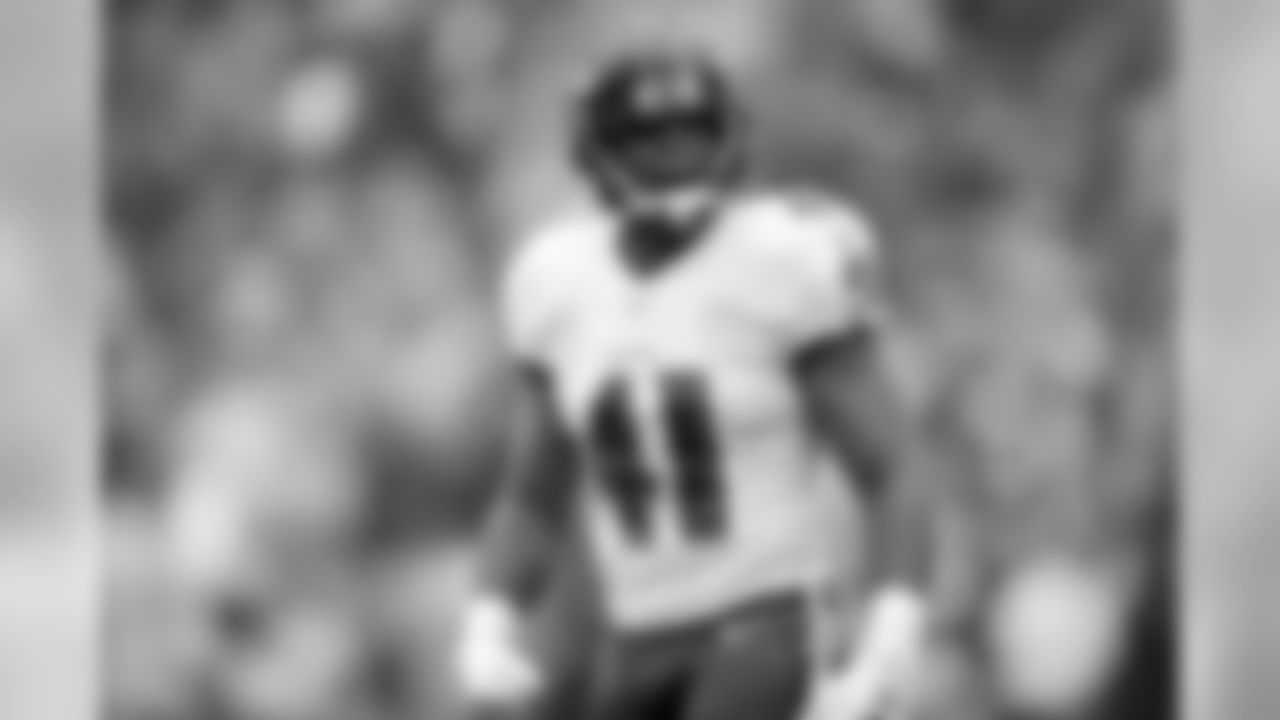 DB/LB Anthony Levine Sr.