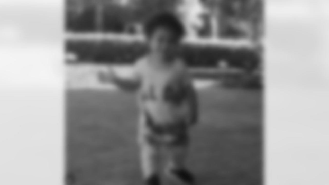 aceandsmitty[Steve Smith Sr.]: To be a kid again !!! Deuce chillin in new outfit