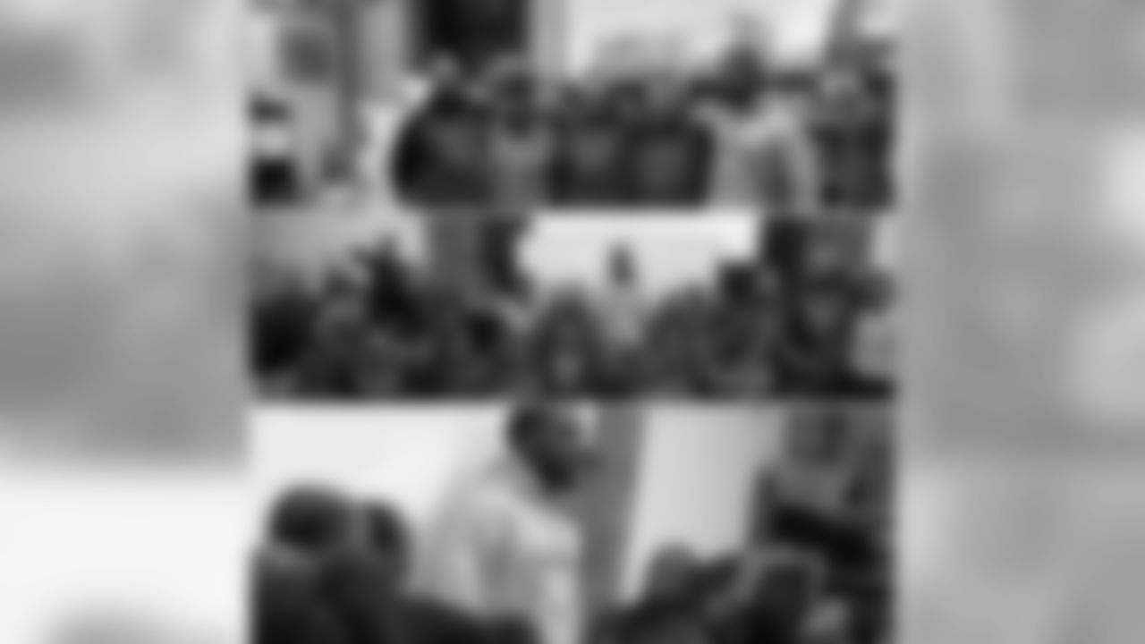 mosley32rtr[C.J. Mosley]: Had a great time with @jimmysseafood and P.O.W.E.R House, giving back to the young community Baltimore l for a early #thanksgivingdinner. Happy to be a part of a great movement! The last pic one of the girls asked if I could do the whip like @iam_objxiii … I think my facial expression answered that question haha