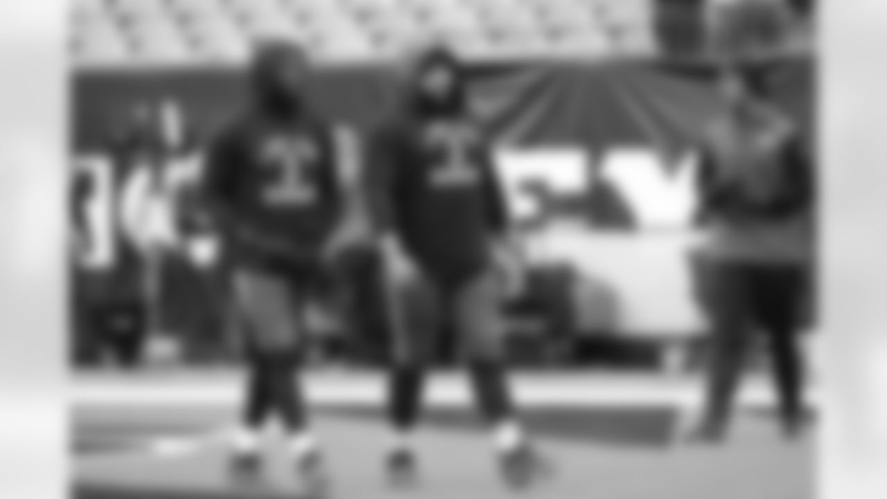 (From left to right) OLB David Ojabo & DT Travis Jones