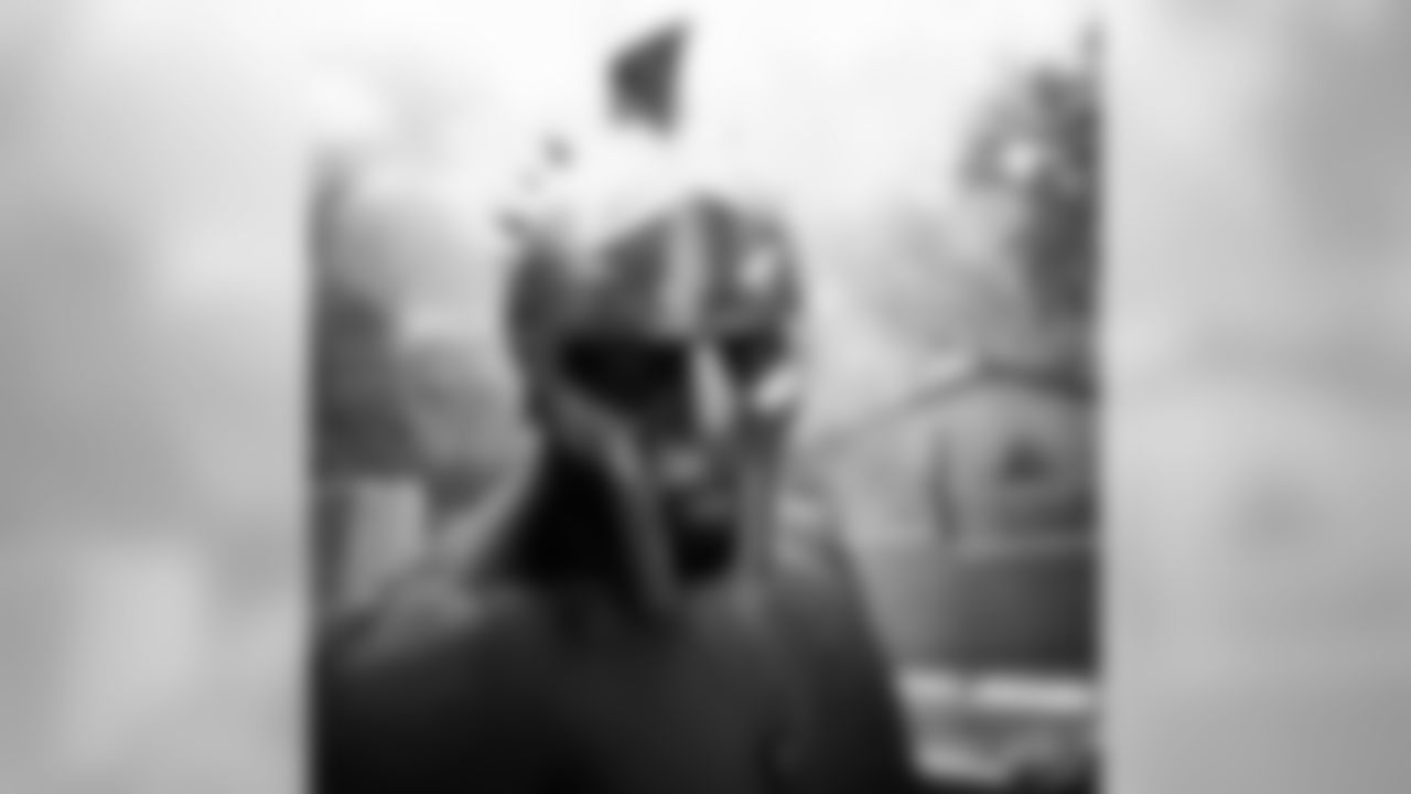 untouchablejay55 [Terrell Suggs]: Clownin by the pool! #MaximusSizzle TRON-MAXIMUS