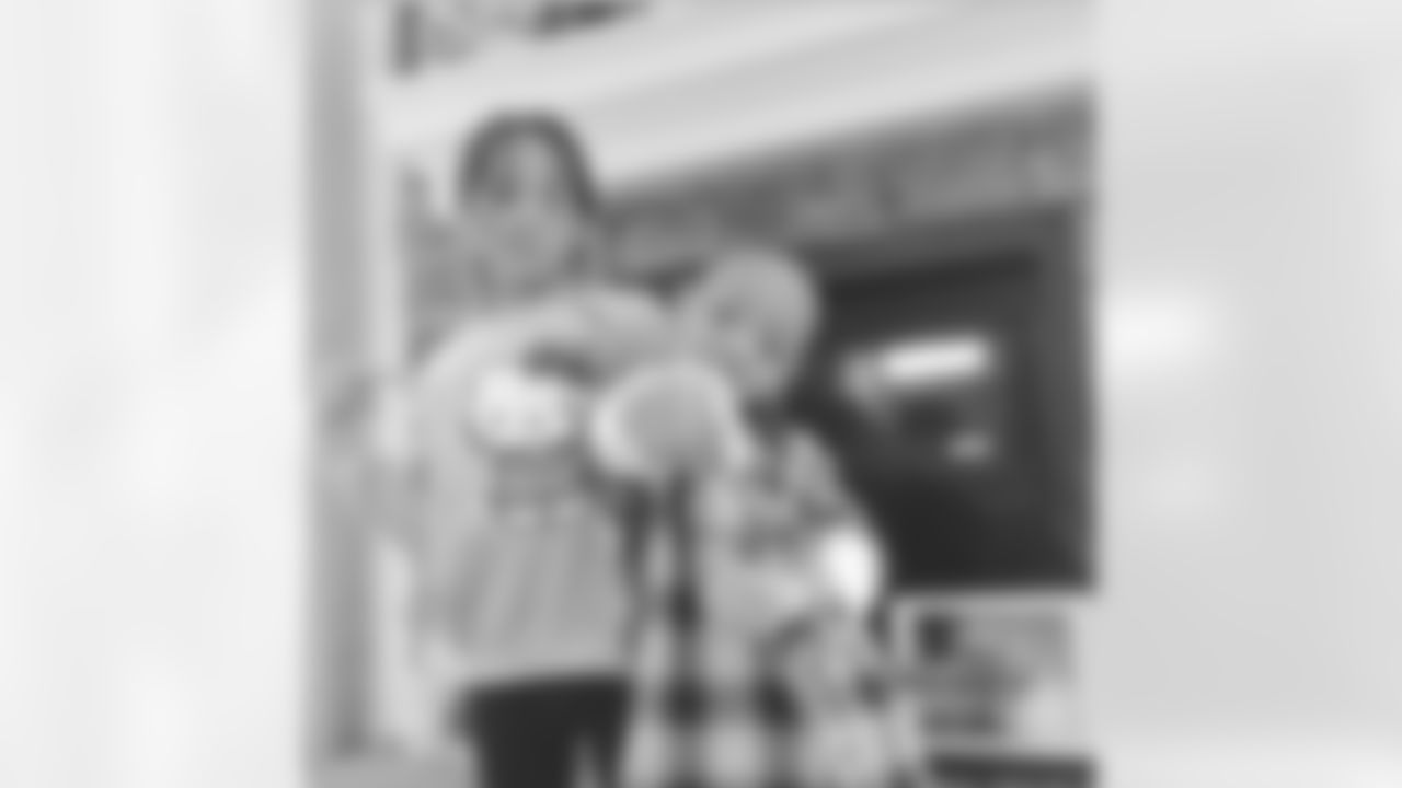 untouchablejay55[Terrell Suggs]:Suggs Christmas Tree... MAN MAN, SiZ, & HALF PINT