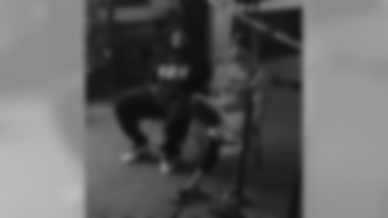 aceandsmitty[Steve Smith]:@untouchablejay55 and #stevesmithsr sitting down with #ChrisBerman just clowning around #espn #playlikearaven #purplebirdgang #ravensnation #agent89 #playoffs