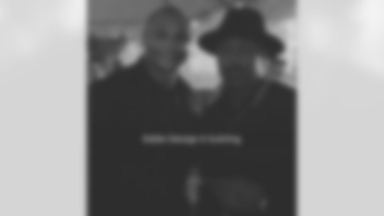 zobot_34 [Lorenzo Taliaferro]: Raised in a house full of women made me a better man will do anything for them because I know they will do the same #My3Queens