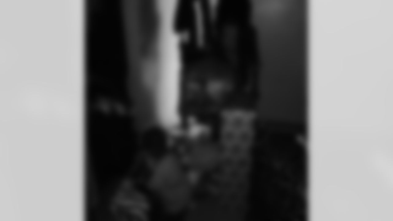 trulybean [Jimmy Smith]: The lil boy Antoine opening up his new bike.. He was so stoked