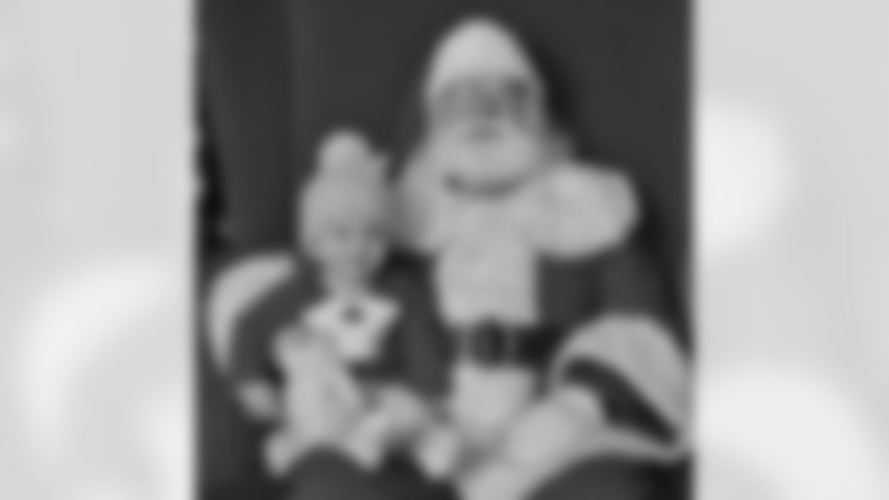 jtuck9 [Justin Tucker]: Easton got to tell Santa his Christmas wishlist today!