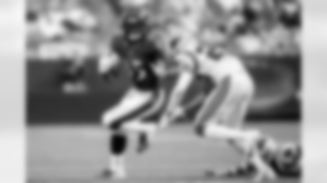 RB Gus Edwards