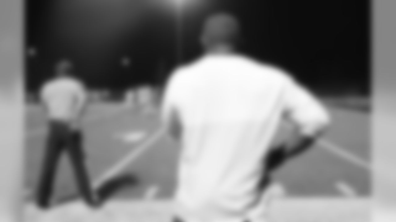 raylewis [Ray Lewis] Seeing things from a different perspective. #RL52 #fatherhood Photo: @courtneybaxterr @brewer.media