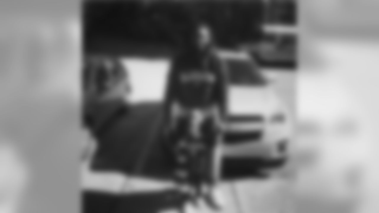 334upshaw41[Courtney Upshaw]:I thank she enjoyed it! Next year we gone be deep! Can't wait to take CJ to his 1st game @_deedorsey. Oh thanks to @ashleighkimble Londyn loves you!