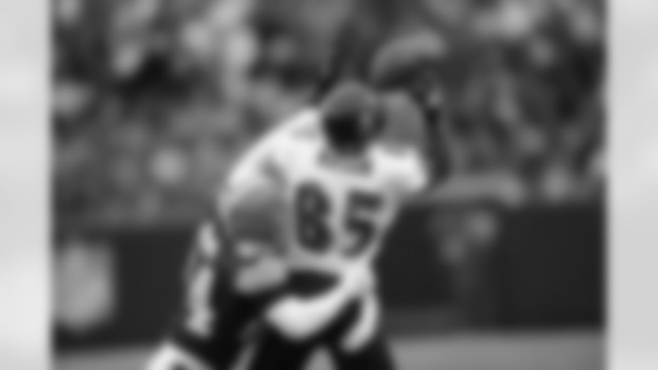 Images from pregame and the first quarter of the Ravens' Week 16 game in Cleveland on Sunday, Dec. 26, 2010.