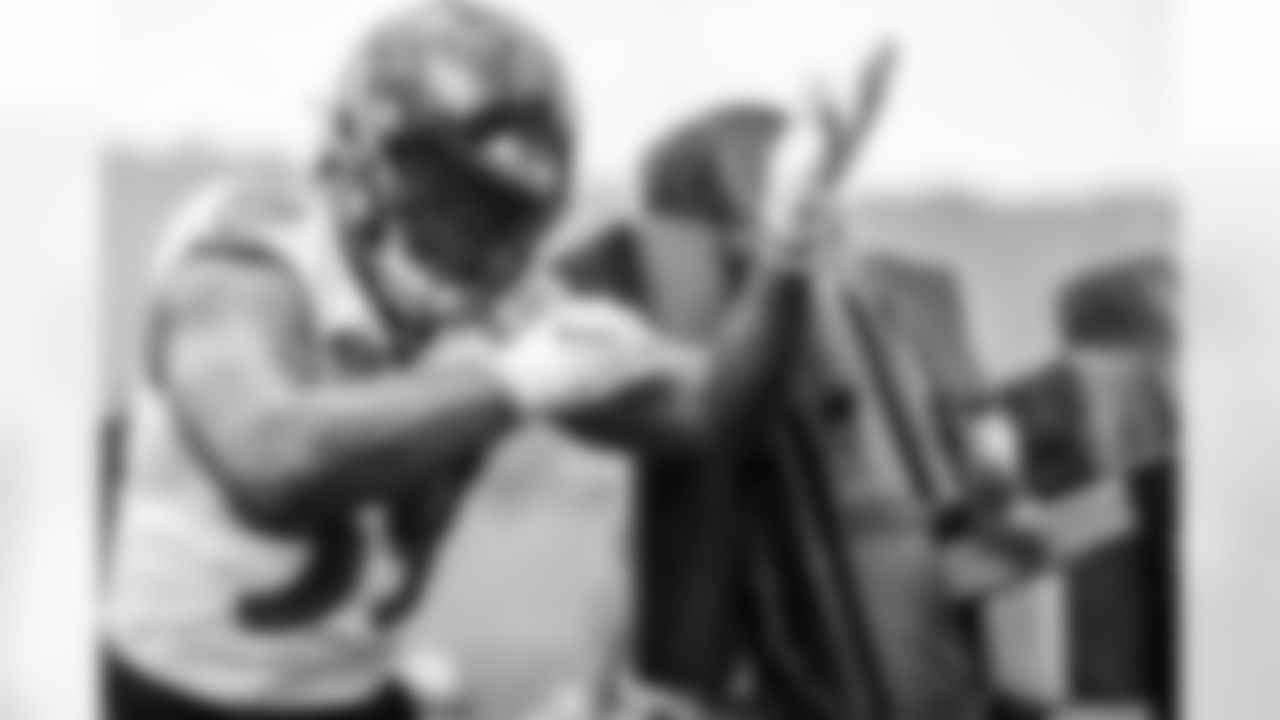 LB Daelin Hayes