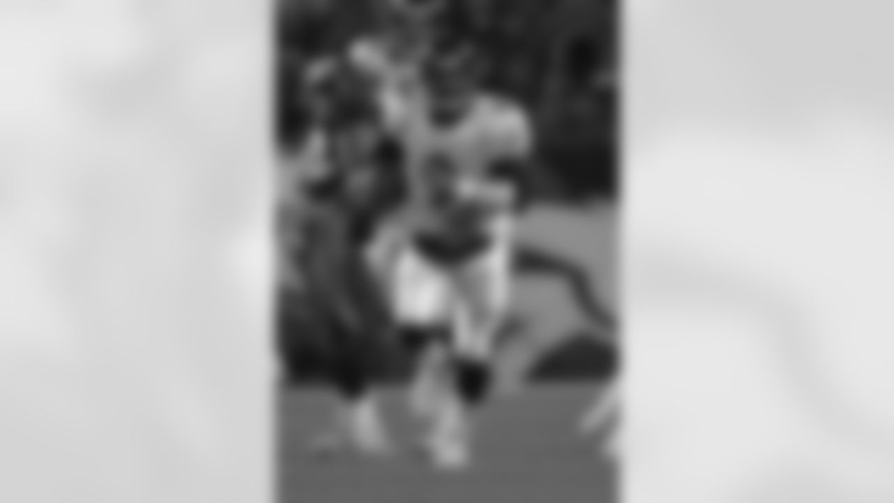 Steve McNair game action from the 2006 season.