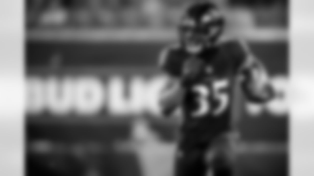 RB Gus Edwards