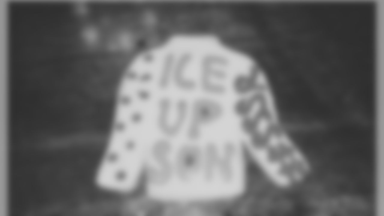 aceandsmitty[Steve Smith Sr.]: #Repost wanted to show some love to a cool fan @gavin.rhode_o #iceupsoncookieNot bad all