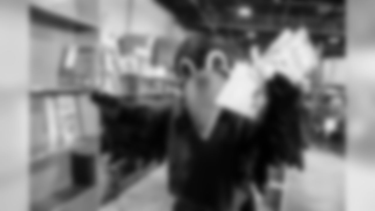 092319HuddleFor100WarehousePreview_0016