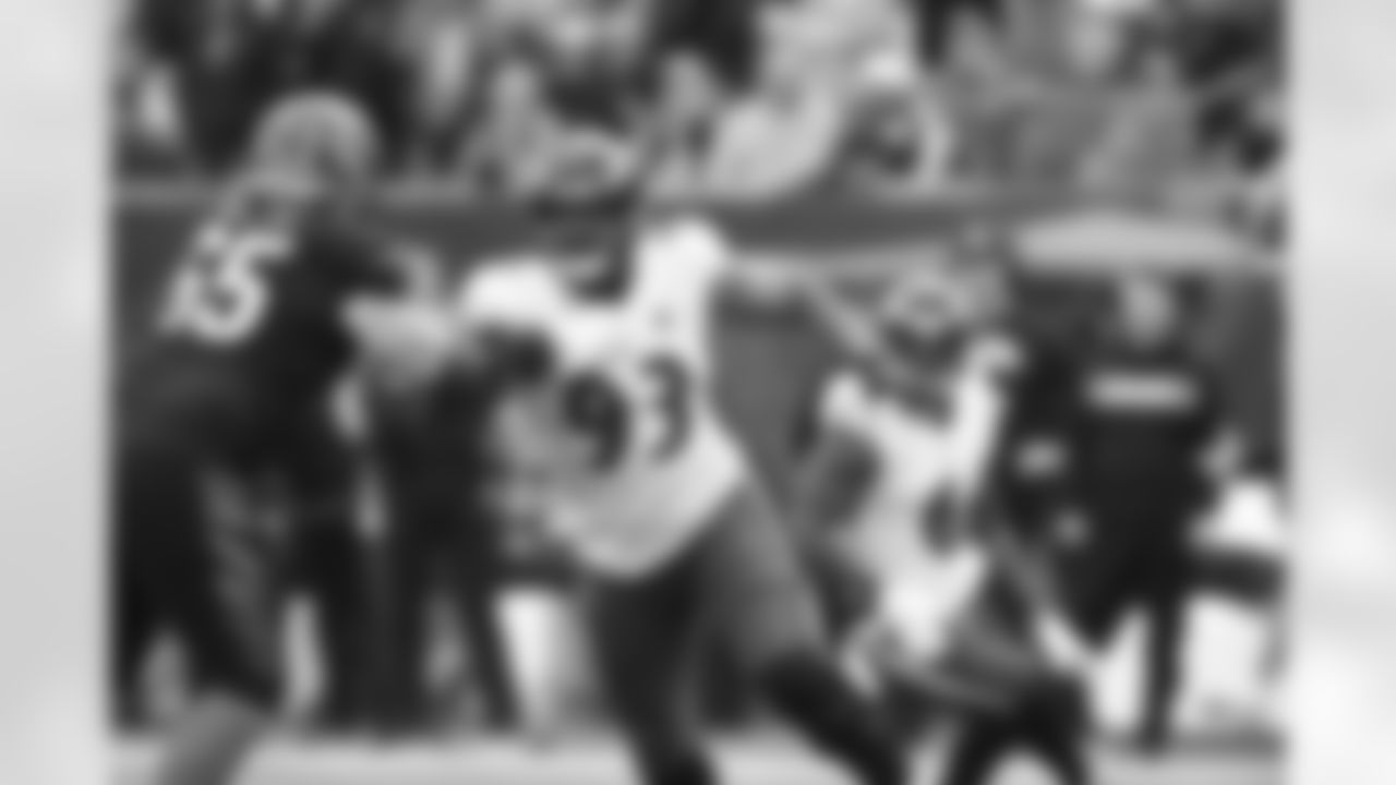 DE Calais Campbell