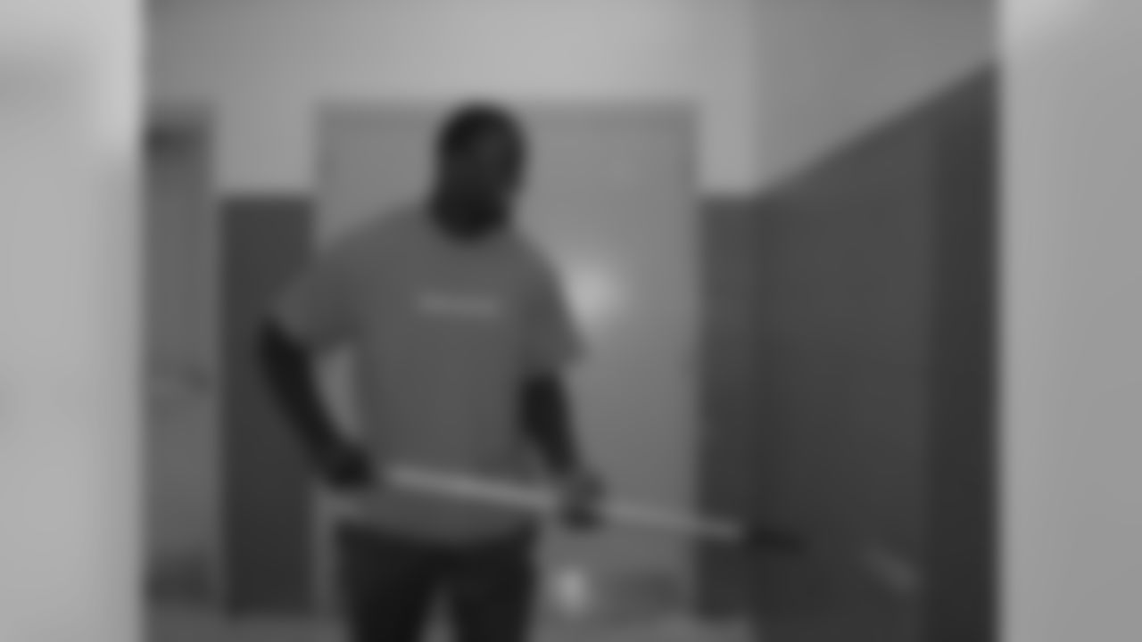 Baltimore Ravens players join volunteers to refurbish a Baltimore County Police Athletic League (PAL) Center as part of the United Way Share Yourself Makeover Challenge.