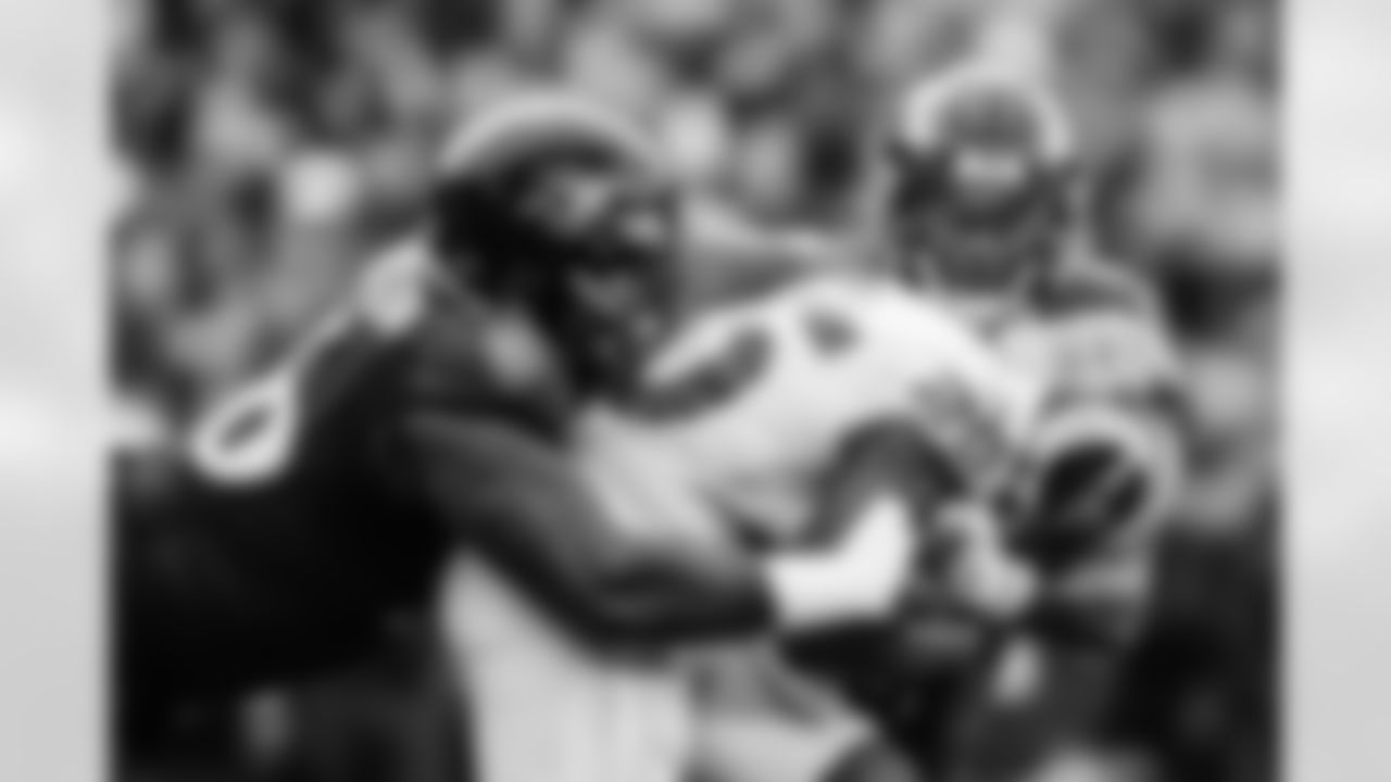 DT Broderick Washington (96) and ILB Patrick Queen (6) make a tackle during a game against the Los Angeles Rams at M&T Bank Stadium on January 2, 2022.