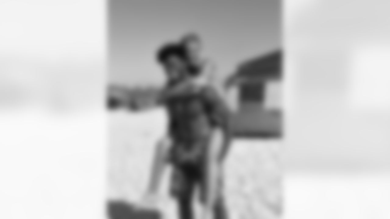 @rgiii (Robert Griffin III) This is a picture of the luckiest man in the world holding the woman of his dreams, followed by pictures of this woman with her twin of a slightly darker shade. I love you baby, Happy 4th!!! #FourthofJuly #4thofJuly #Love #Happiness