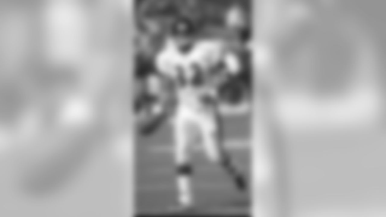 8/7/2000 – Signed FB Sam Gash