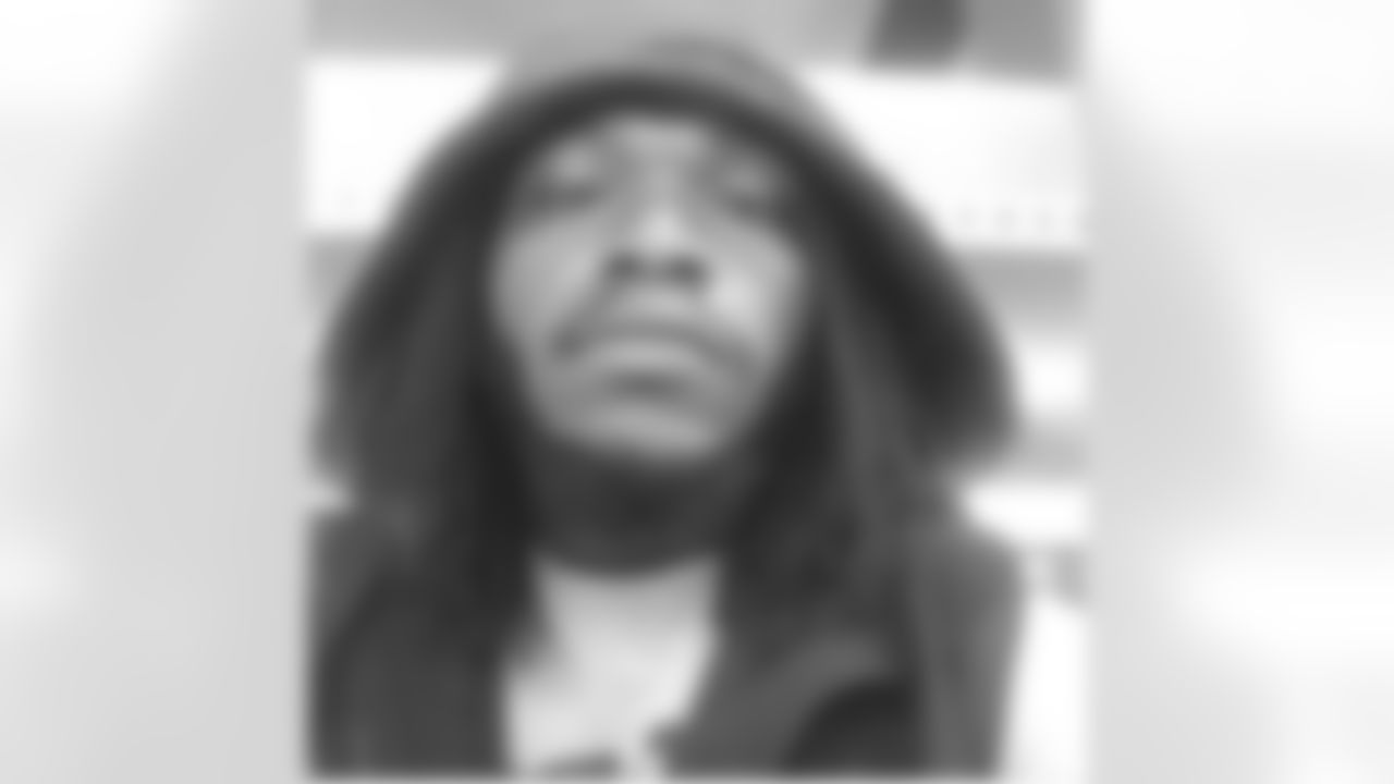 334upshaw41[Courtney Upshaw]:Headed back to work can't lie I missed it! #rolltide but back to business! #ravennation