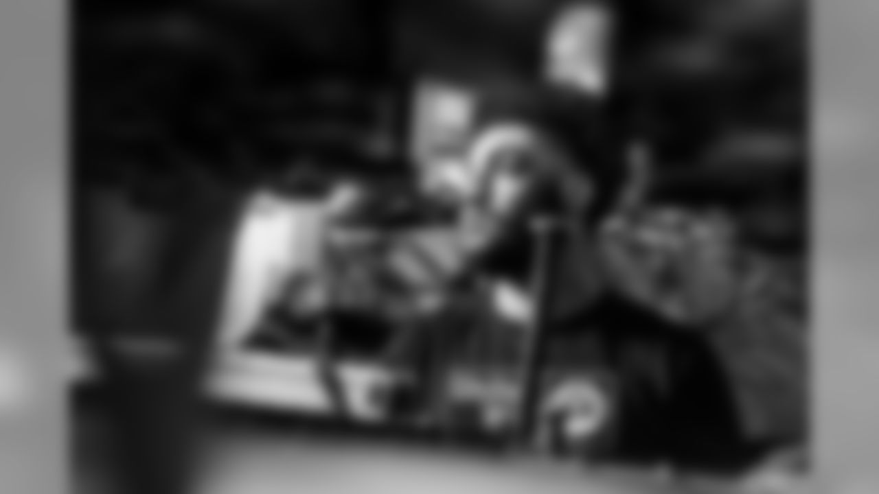 092319HuddleFor100WarehousePreview_0042