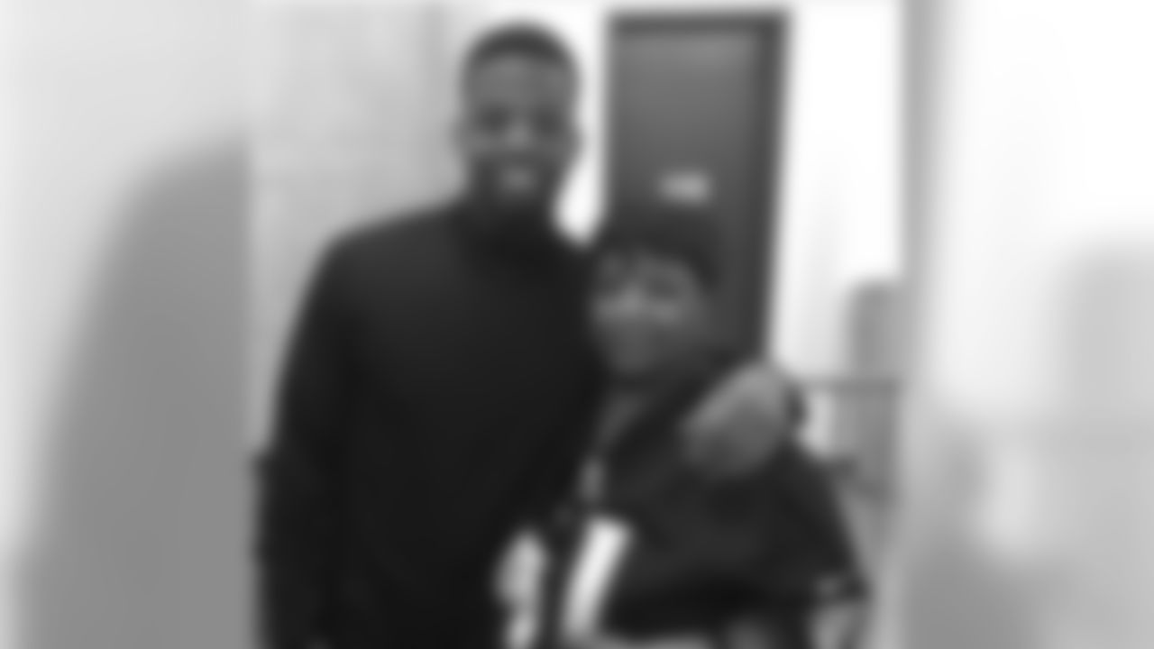 alevine.sr [Anthony Levine]: S/o my mama!!! They know who I am mama!!