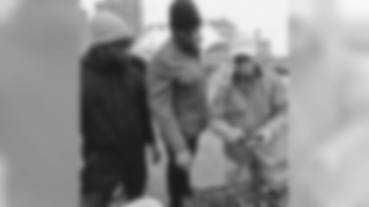 eugenemonroe60[Eugene Monroe]:#GamePlanEarth let's clean up our environment. . cleaning oyster cages. Farming oysters to filter our water! #Baltimore #harbor #ravens