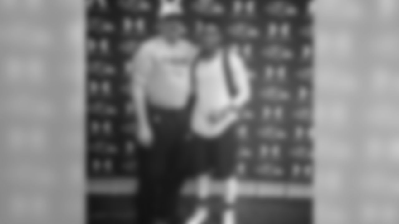 willied_effect[Will Davis]: Special thanks to Wayne one of our retired fireman who help at the Ravens Org. and everything you've done for me since I've stepped foot in the building! He won't be returning next year and he'll be missed! Wish you nothing but the best in the rest of LIFE! #RavensNation