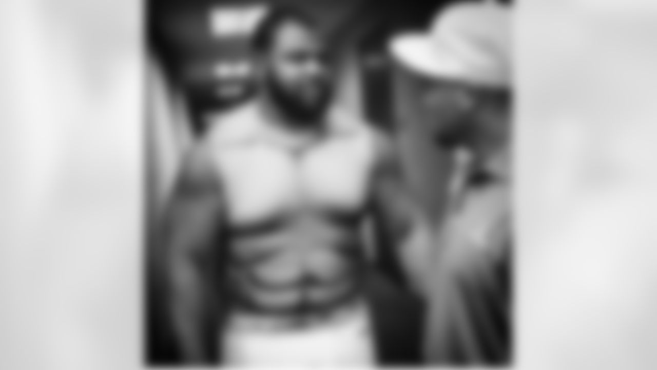 brandonw_66 [Brandon Williams] The GOAT @aceandsmitty and I catching up!!! Don't worry about my shirt.