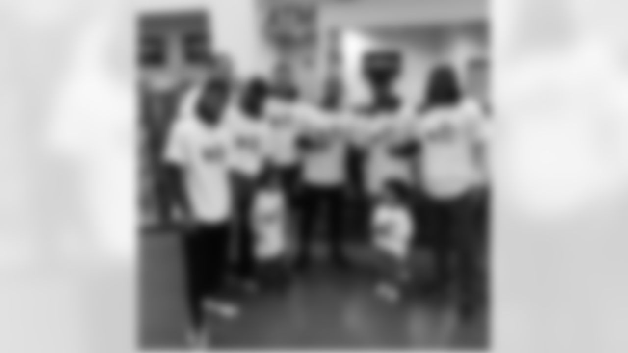 tonyjefferson1 [Tony Jefferson] Thank you to all my teammates, #walmart and @jimmysseafood who made my first #shopwithajock with @bgcmetrobalto a night to remember! #flocktogether