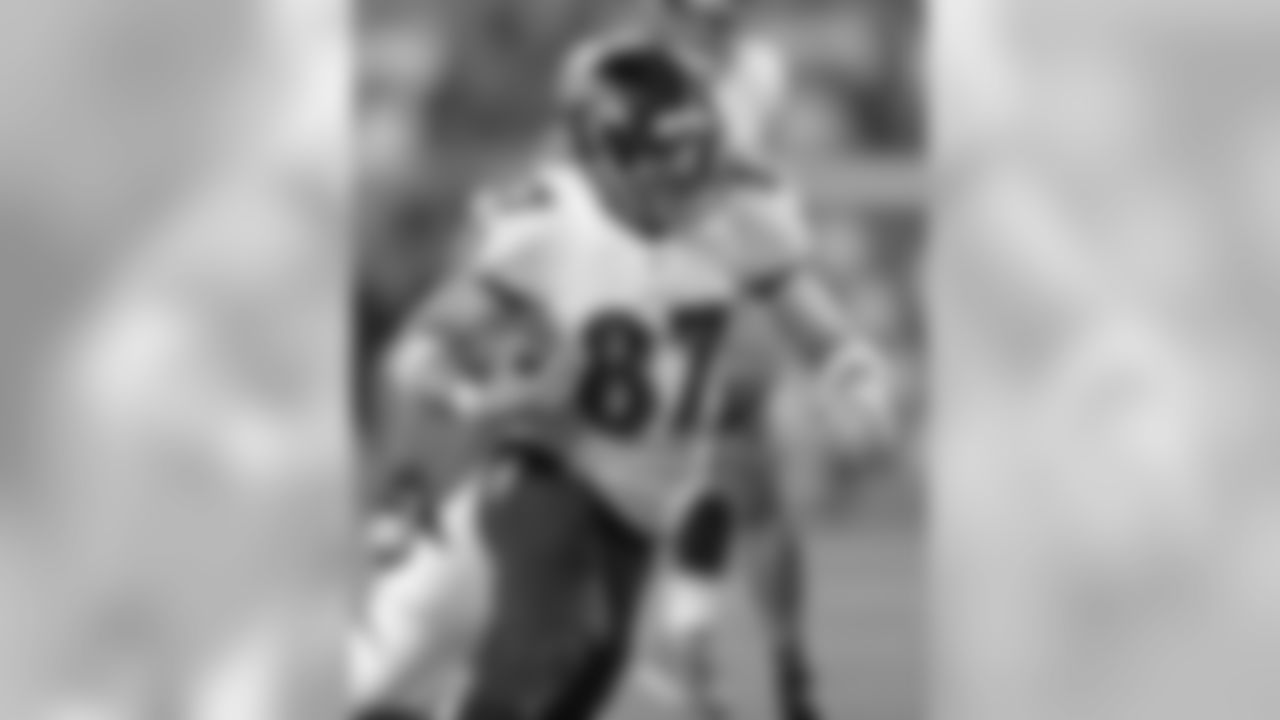 8/13/2013 – Signed TE Dallas Clark
