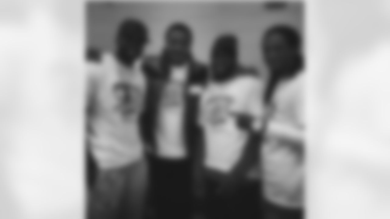 saynomoelo [Matt Elam]: Giving back with the homies @gshepp33 [Gerrard Sheppard]