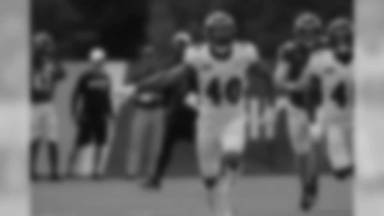 LB Kenny Young