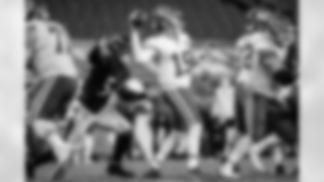 OLB Tyus Bowser
