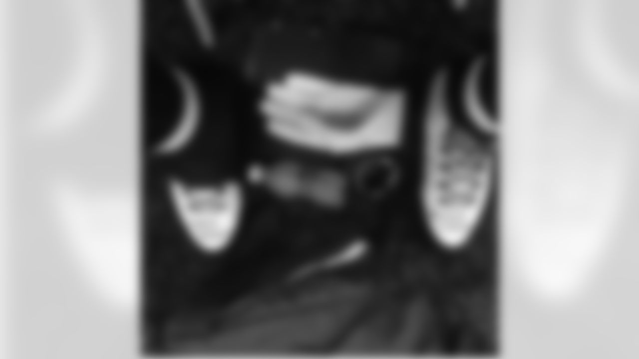 mosley32rtr [CJ Mosley] Tough loss, but I'm proud of our team effort and even more proud I could play this game for my late Uncle Karie! He got diagnosed with Signet Ring Cell Cancer at stage 4 not to long ago and passed away earlier this week. This game is short and you never know when your name will be called in this crazy life! To all the cancer fighters and survivors, let's continue to fight this ugly beast, because at the end WE WILL WIN! Love ya Unc #ravensflock #KarieStrong #beatallcancer