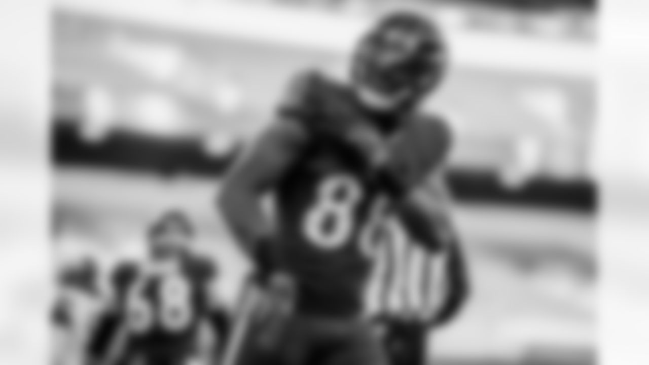WR Dez Bryant celebrates after scoring a touchdown