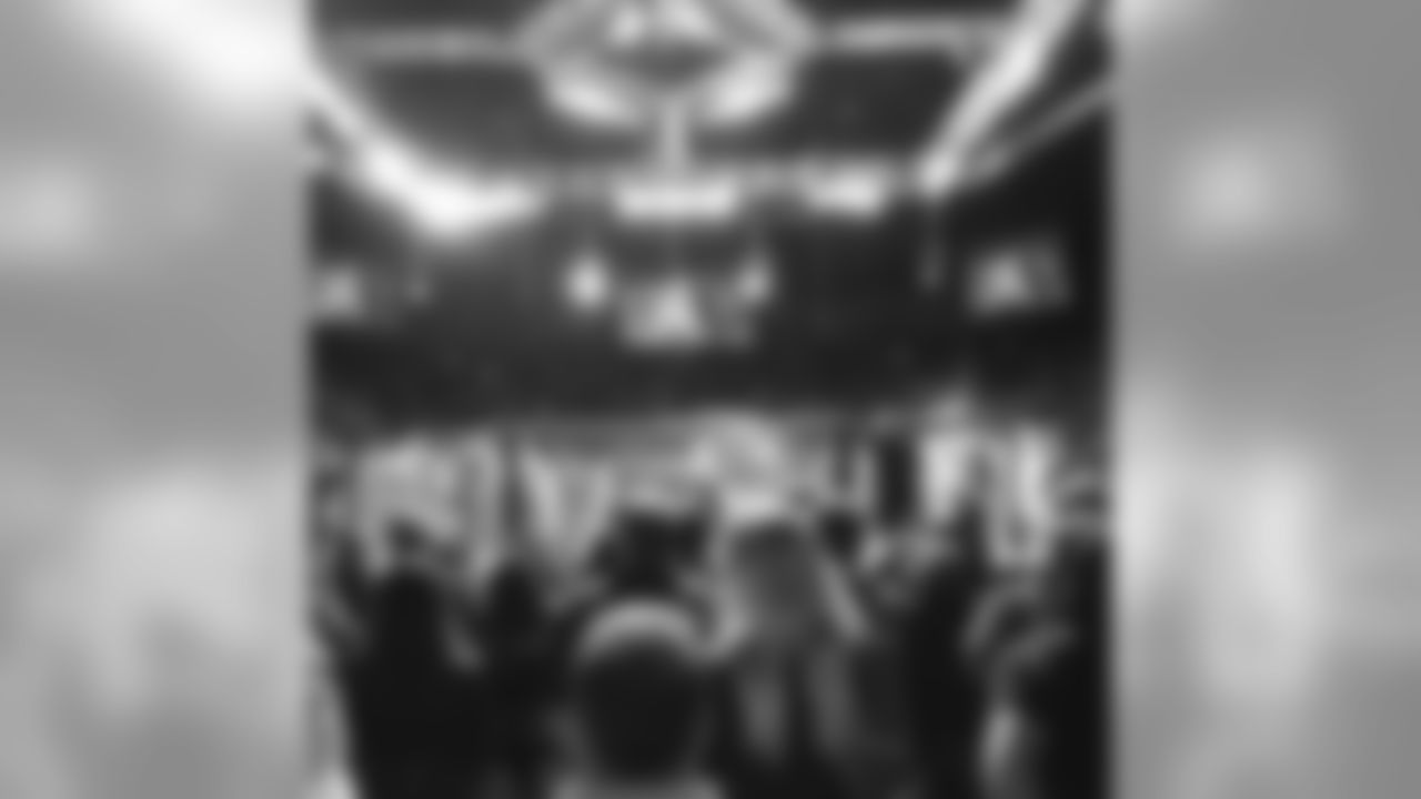 eugenemonroe60 [Eugene Monroe]: #UFC170 main event. #Rousey