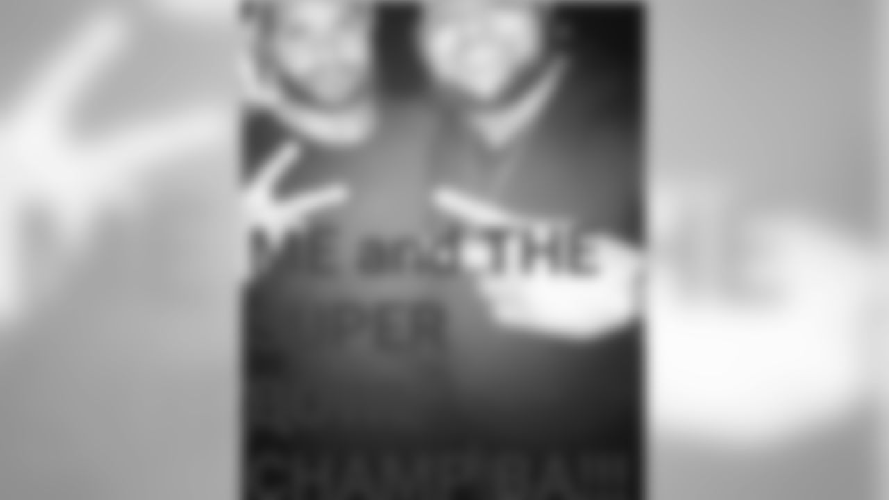 brandonw_66[Brandon Williams]: It takes a Champion to know a #FutureChamp @brendon310 #LiveLikeARavenBih #PlayLikeARaven #RavensFlyInFlocks